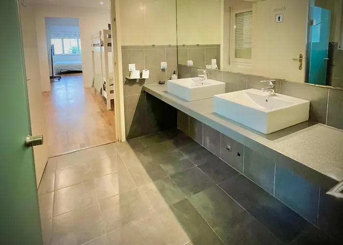 Lodge Maresme & Rosa Mataro